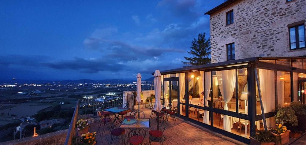 Relais La Corte di Bettona Esterno foto