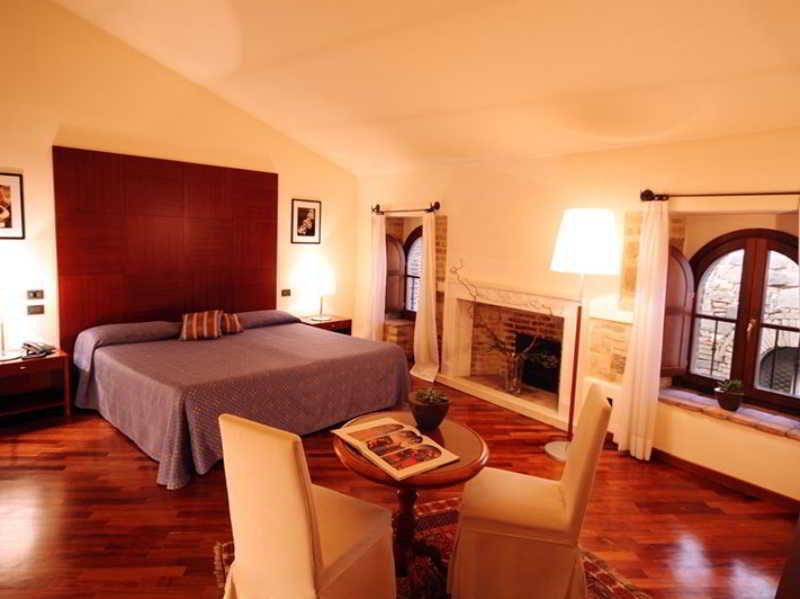 Relais La Corte di Bettona Esterno foto